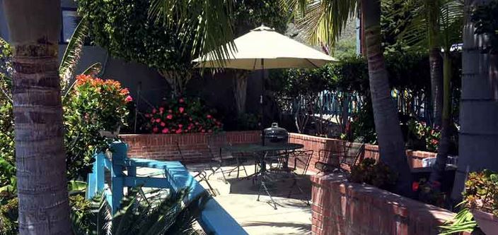 The Palomar Inn Shell Beach near Pismo patio