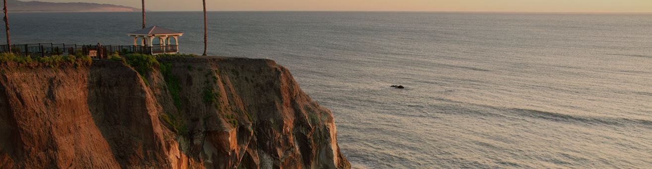 Shore Cliff Pergola Lookout
